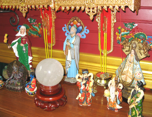 lower-table-altar-at-missionary-independent-spiritual-church-worlds-smallest-church